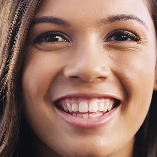 Clinique dentaire à Aix-en-Provence 1 - Clinique Dentaire Sextius portrait-business-and-woman-with-smile-in-office-2026-01-09-09-10-12-utc